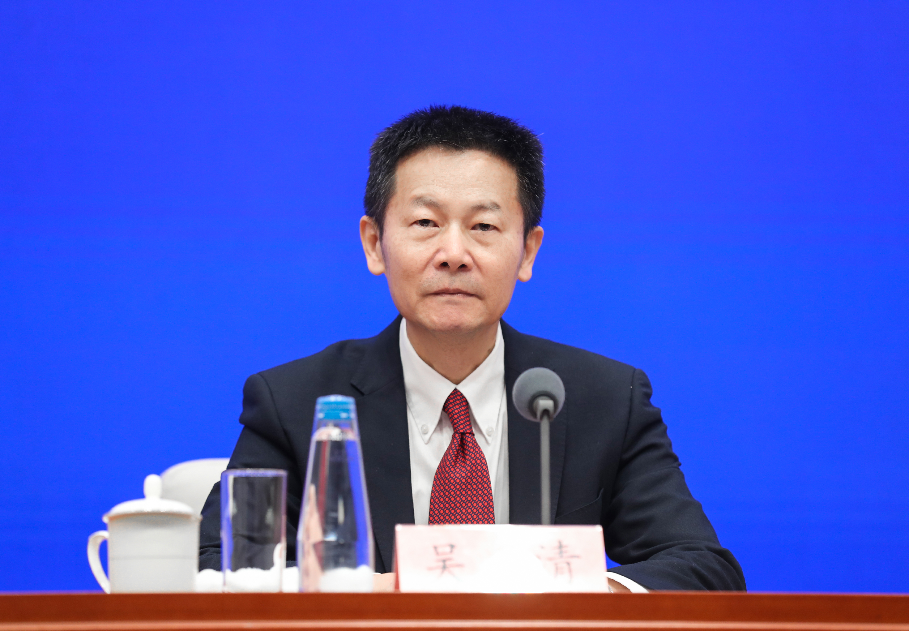国新办举行新闻发布会：介绍大力推动中...